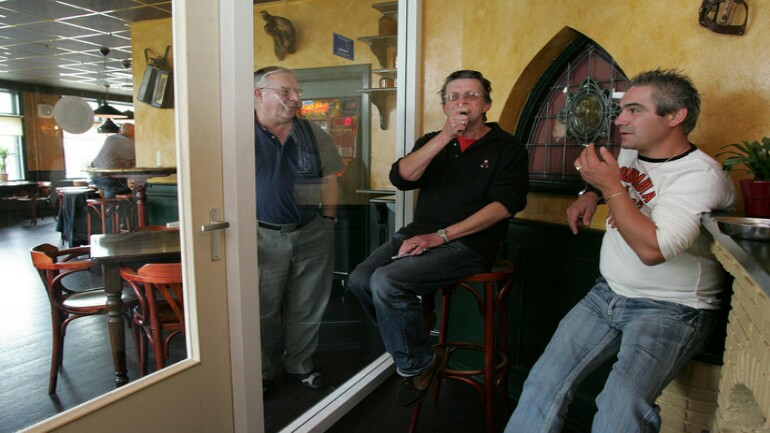 المحكمة تقرر اليوم حظر غرف التدخين في المطاعم بهولندا