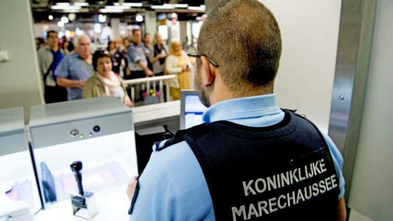 القاء القبض على سعد وحسين الجهاديين العائدين من سوريا في مطار سخيبول اليوم