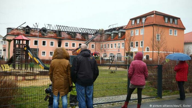 أكثر من 2200 اعتداء على اللاجئين وأماكن إقامتهم في ألمانيا عام 2017