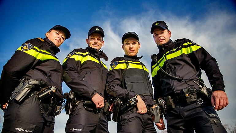 سرقة كمية من ملابس الزي الرسمي لشرطة أوتريخت واللصوص يلوذون بالفرار