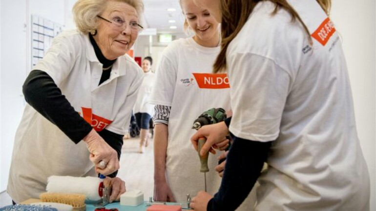 الأميرة بياتركس (الملكة سابقا) تشارك بالعمل التطوعي اليوم في أمرسفورت