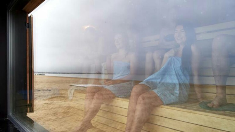 من جديد ظهور صور عارية من مركز ساونا هولندي على موقع اباحي