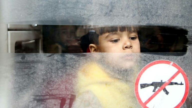 عدد من المواطنين السوريين يغادرون جحيم الغوطة الشرقية اليوم