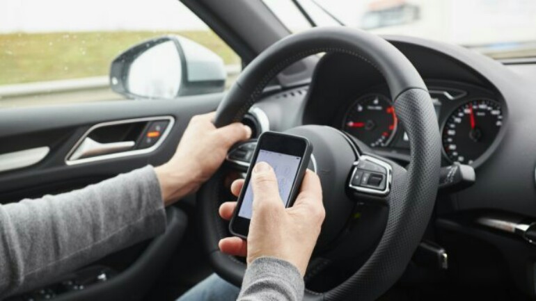 الشرطة الهولندية - قريبا كاميرات قادرة على تصوير السائقين تلقائيا بحال استخدامهم للهاتف المحمول