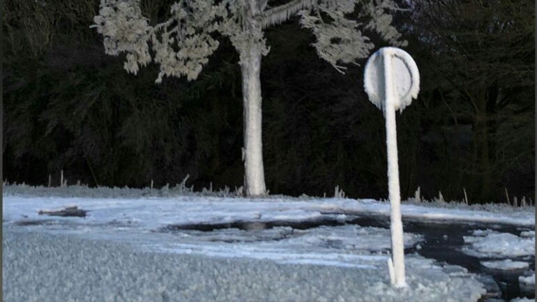 الكود الأصفر للتحذير من الانزلاق - الغاء المبارايات والفعاليات وعدة حوادث على الطرق