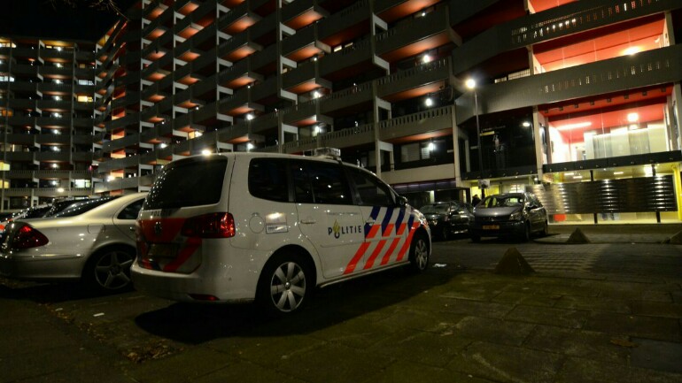 زوجة تنتقم من حبيبة زوجها بأمستردام بطريقة بشعة و قاسية جدا