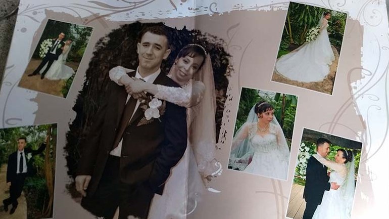 الشرطة في أمستلفين تبحث عن العروسين الظاهرين في الصور