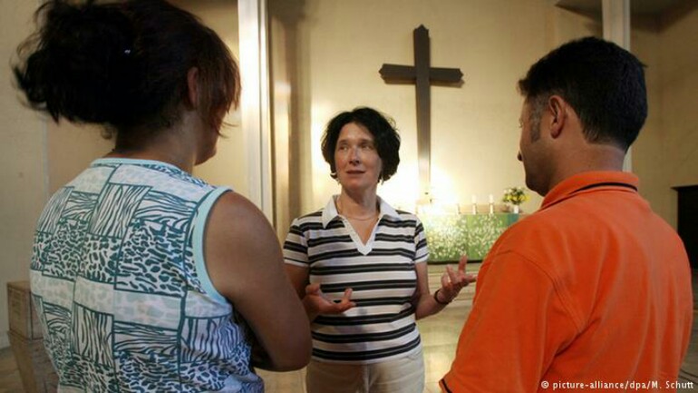 الكنائس أصبحت الملجأ الأخير لطالبي اللجوء المرفوضين