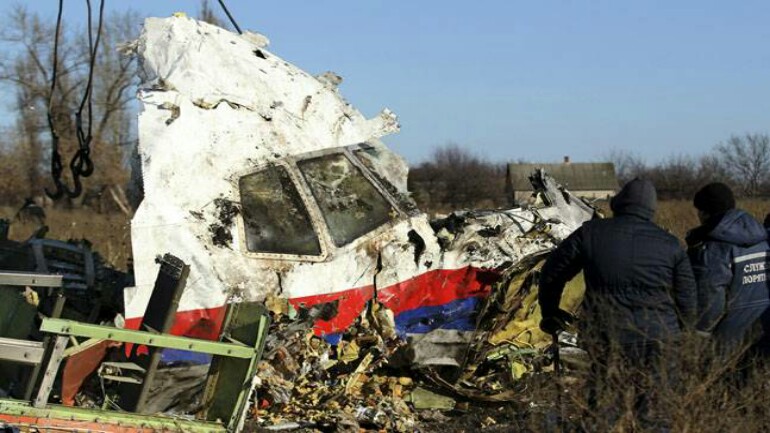 أقارب الضحايا الهولنديين بتحطم الطائرة MH17 : لماذا لم يطرد دبلوماسيين روس بعد الكارثة الجوية
