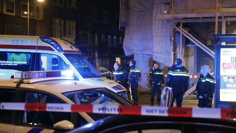 رجل يطعن ثلاثة أشخاص بشكل عشوائي ليلة البارحة بأمستردام