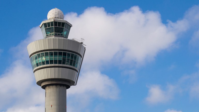 مجلس السلامة الهولندي يحقق بواقعة خطيرة في مطار سخيبول - كادت طائرتين أن تتصادما