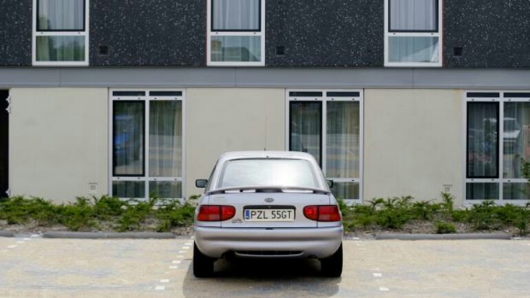 بلديات هولندية تريد حظر أو تخفيض عدد العمال المهاجرين من شرق أوروبا