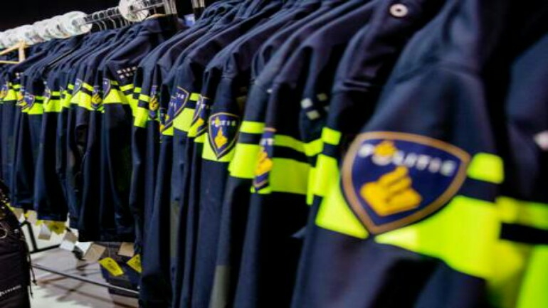 شرطة أوتريخت تستعيد الزي الرسمي المسروق وتعثر أيضا على متفجرات وأسلحة نارية