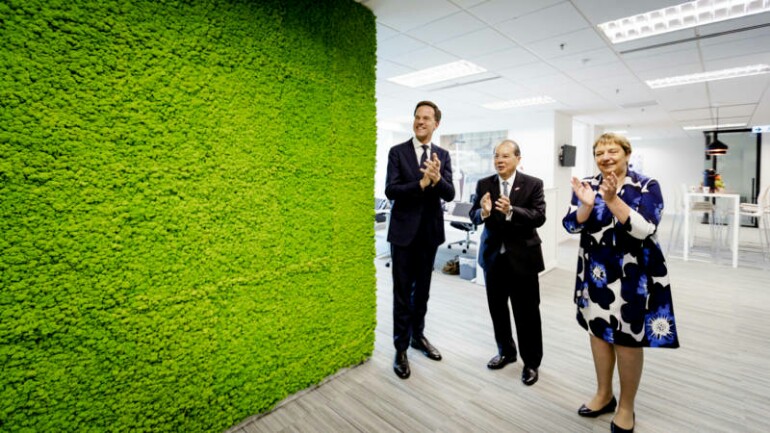 فقط الهواتف والكمبيوترات المحمولة الفارغة - يمكن اصطحابها للصين وروسيا وإيران