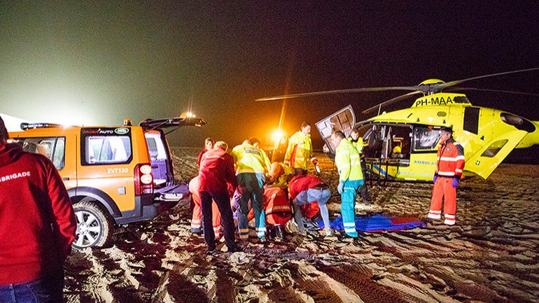 طعن بسكين واطلاق نار أثناء الاحتفالات على شاطيء Bloemendaal بشمال هولندا