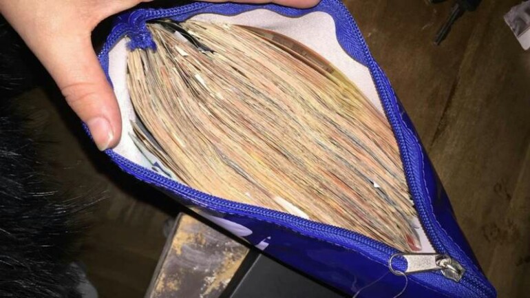 مجموعة فتيات يعثرن على مبلغ كبير من المال بمنزل عطلات في جنوب شرق هولندا