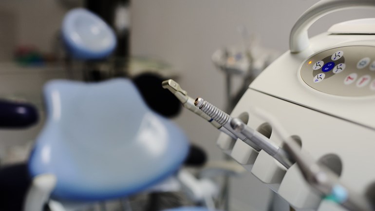 غرامة ضخمة لمجموعة عيادات لطب الأسنان بسبب غش المرضى في الفواتير