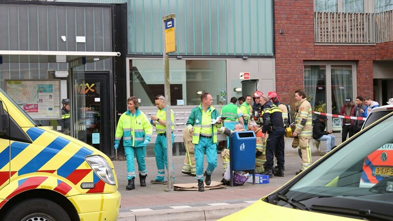 اخلاء الناس من مسبح في هيلفيرسوم بعد اصابتهم بحالة توعك صحي غريبة