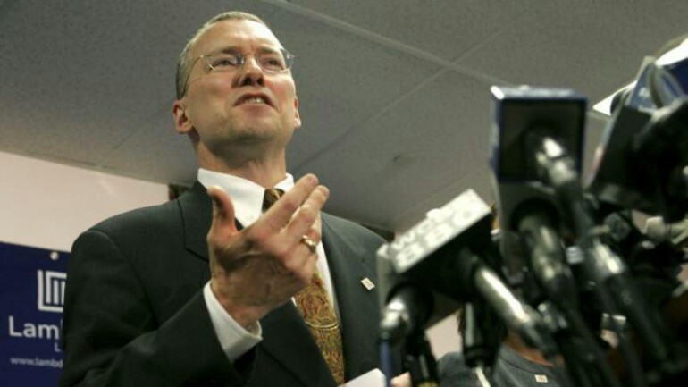 محامي يحرق نفسه احتجاجا على التدهور البيئي وتلوث المناخ