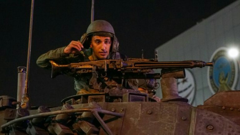 أحكام بالسجن مدى الحياة ل 28 جندي تركي للمشاركة بمحاولة الانقلاب