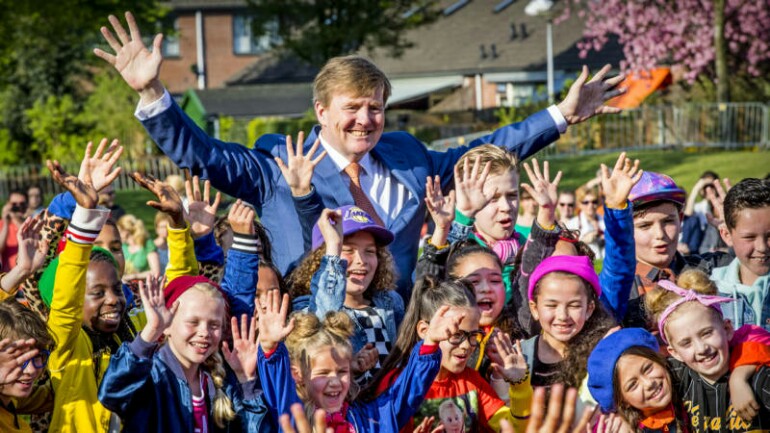 الملك Willem-Alexander  يفتتح مع الأطفال يوم ألعاب الملك - يبقى دائما رائعا