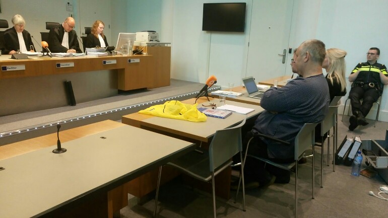 أب يحاكم لاساءة معاملة أبناءه والاعتداء الجنسي على احداهن - لامانع لديه من نشر صورته وإسمه