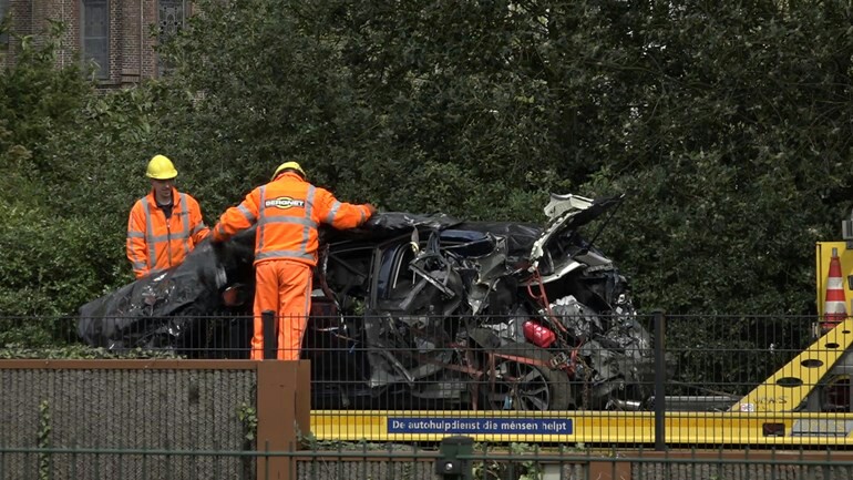 مصرع مدرب قيادة أثناء درس العملي ونجاة الطالبة في حادث تصادم مع قطار بشمال هولندا