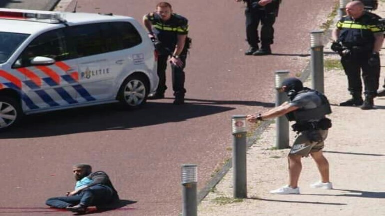 الرجل الذي طعن البارحة ثلاثة أشخاص في Den Haag - جاء من سوريا