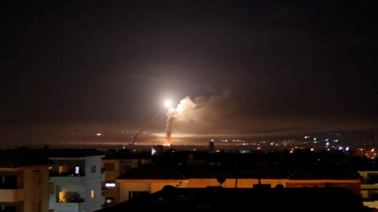 هجوم صاروخي ايراني على مرتفعات الجولان - واسرائيل ترد بقصف أهداف عسكرية