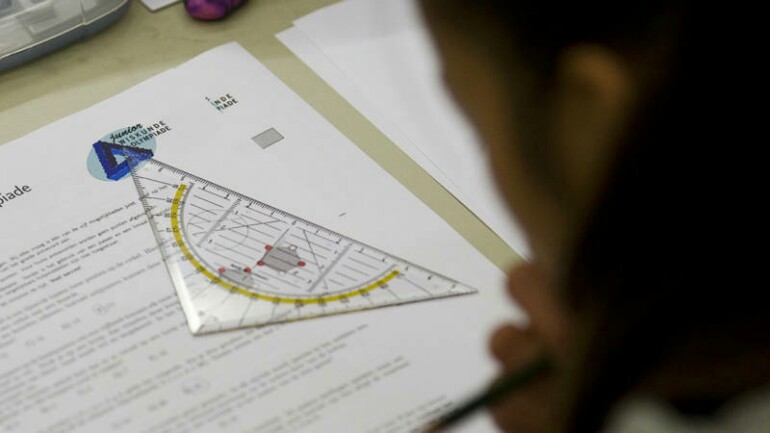 سلسلة متاجر Hema تحذر الطلاب من مثلثات بقياسات خاطئة وتطلب اعادتها أو استبدالها