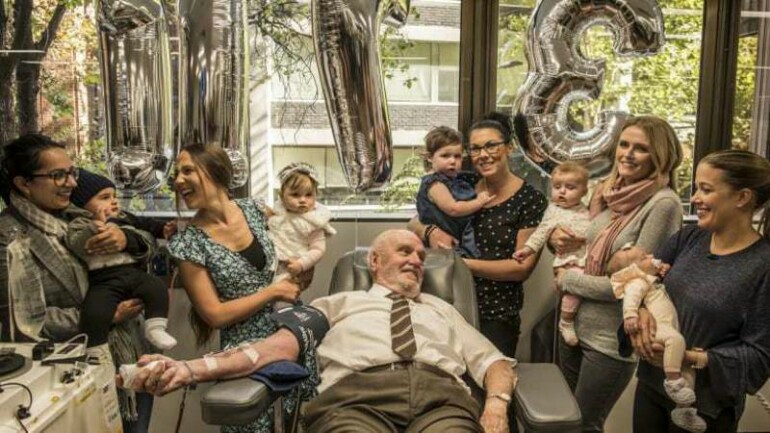 رجل أسترالي ينقذ ملايين الأطفال من خلال التبرع بدمه