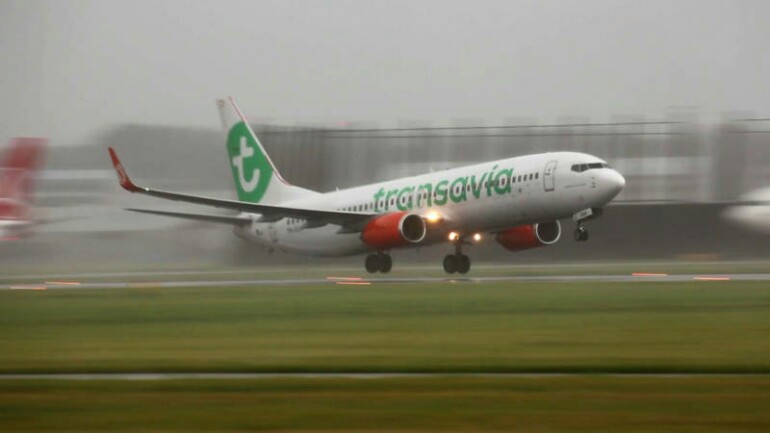 هبوط اضطراري لطائرة من أمستردام الى تركيا بعد اصابة ثمانية ركاب بحالة توعك غريبة