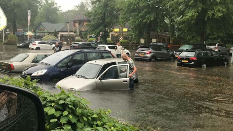 عاصفة تضرب شمال شرق هولندا - الكثير من الفيضانات في درينثي
