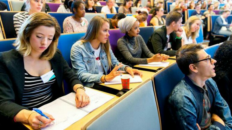 كم يكلف الطلاب الأجانب والهولنديين في الجامعات الهولندية 