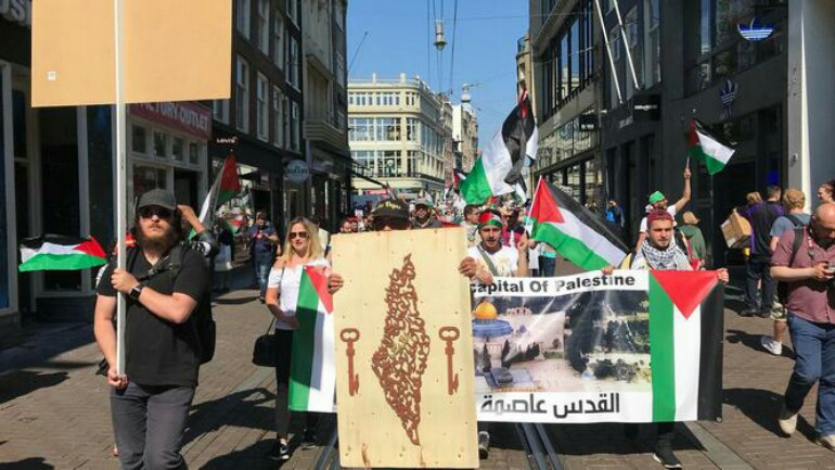 المئات من المؤيدين للفلسطينيين يتظاهرون في أمستردام ضد اسرائيل وأمريكا