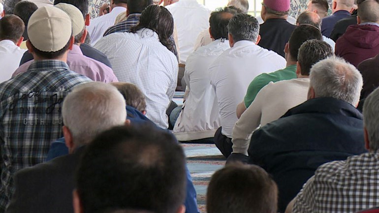 الإرتباك مستمر بين مسلمي هولندا - متى يبدأ صيام شهر رمضان