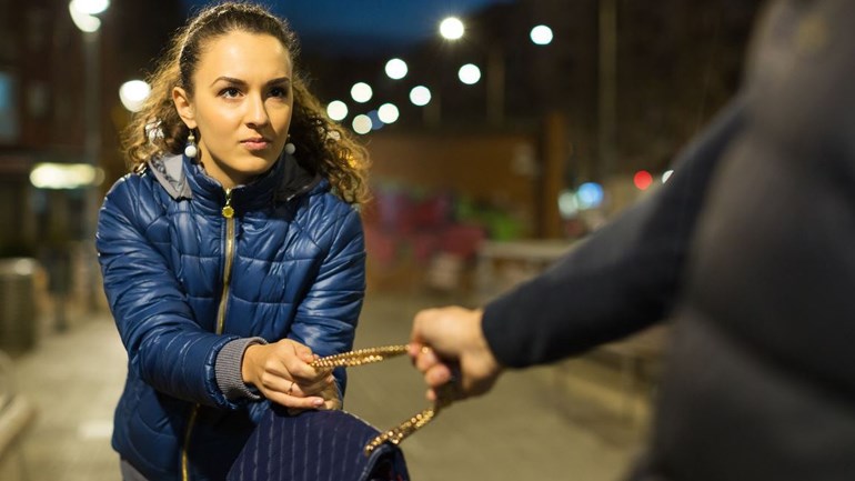 القبض على ثلاثة مراهقين في زانستاد قرب أمستردام - قاموا مؤخرا بأعمال سلب للمواطنين في الشارع