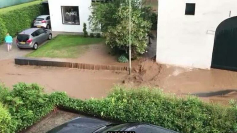 الأمطار الغزيرة تؤدي الى فيضانات وسيول طينية اجتاحت عدد من شوارع ليمبورخ