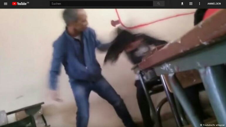 تسجيل فيديو لأستاذ يضرب طالبة يثير ضجة كبيرة في المغرب