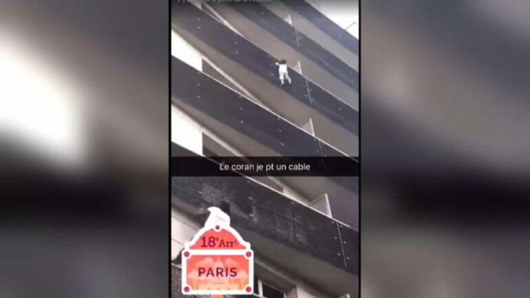 بطل كالرجل العنكبوت ينقذ طفلا تدلى من شرفة الطابق الرابع في باريس