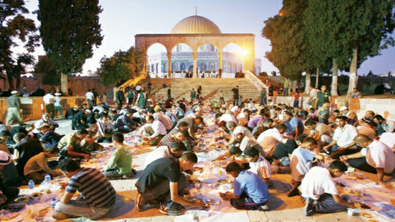 المرابطون في المسجد الأقصى يرفضون وجبات الإفطار المقدمة من الإمارات والبحرين
