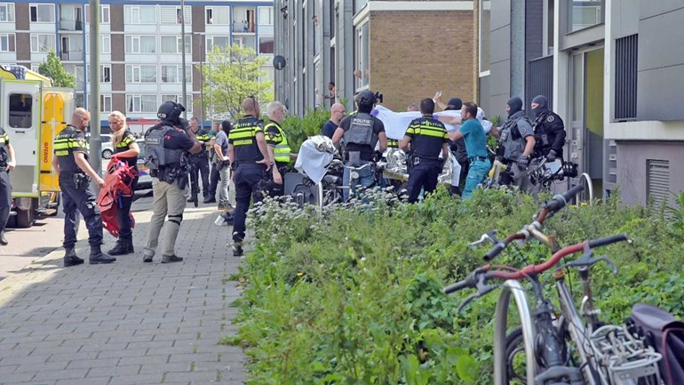 الرجل الذي أطلقت الشرطة عليه النار في Schiedam - سوري يبلغ 26 عام ويعيش مع والده