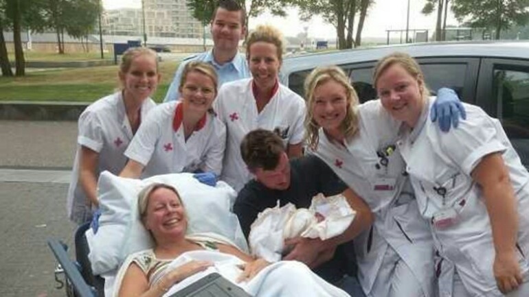 ستيفاني أنجبت ابنتها في الشارع على رصيف مشفى Jeroen في دن بوش