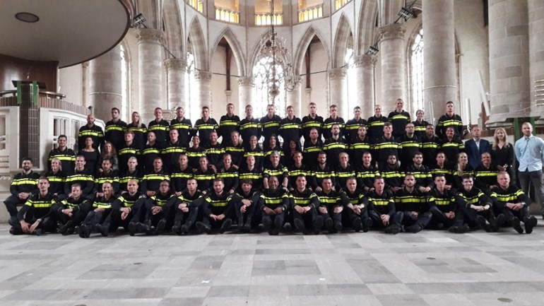 خمس وسبعون شرطي جديد حلفوا اليمين لينضموا الى شرطة مدينة روتردام