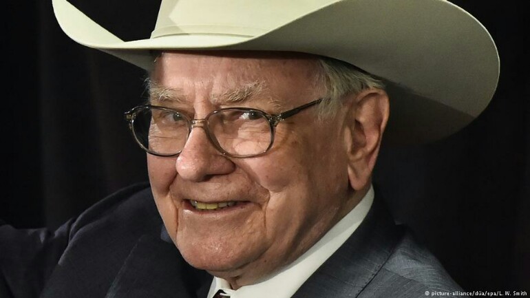 شخص يدفع 3.3 ملايين دولار ليتناول وجبة غداء مع وارن بافت