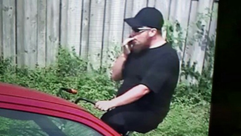 من يعرف هذا الرجل؟ الشرطة تضع صورته على الإنترنت دون أن تقول ماذا فعل !