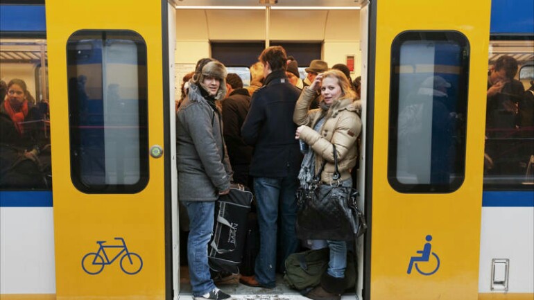 المحكمة : تذكرة القطار لا تضمن أن تحصل على مقعد أثناء سفرك