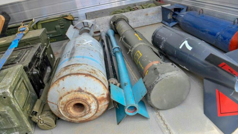 الشرطة تداهم منزل وتكتشف قنابل ومتفجرات وقذائف في شقة بايندهوفن