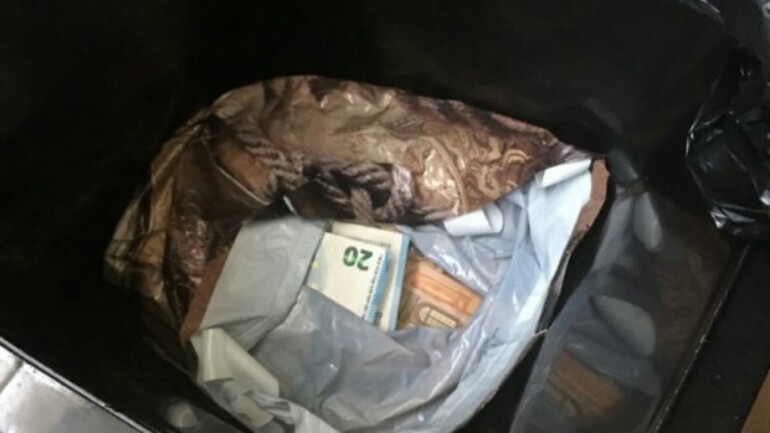 الشرطة تعثر على 220،000 يورو بصندوق القمامة بمنزل في روتردام