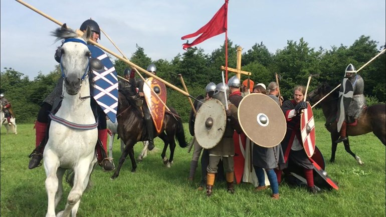 اعادة تمثيل معركة حصلت قبل 1000 عام اليوم وغدا في مدينة فلاردينغين جنوب هولندا